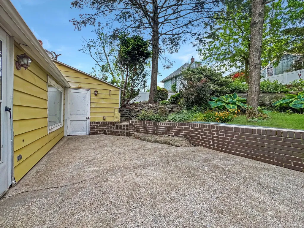 1311 Henry Avenue Mamaroneck NY 10543
