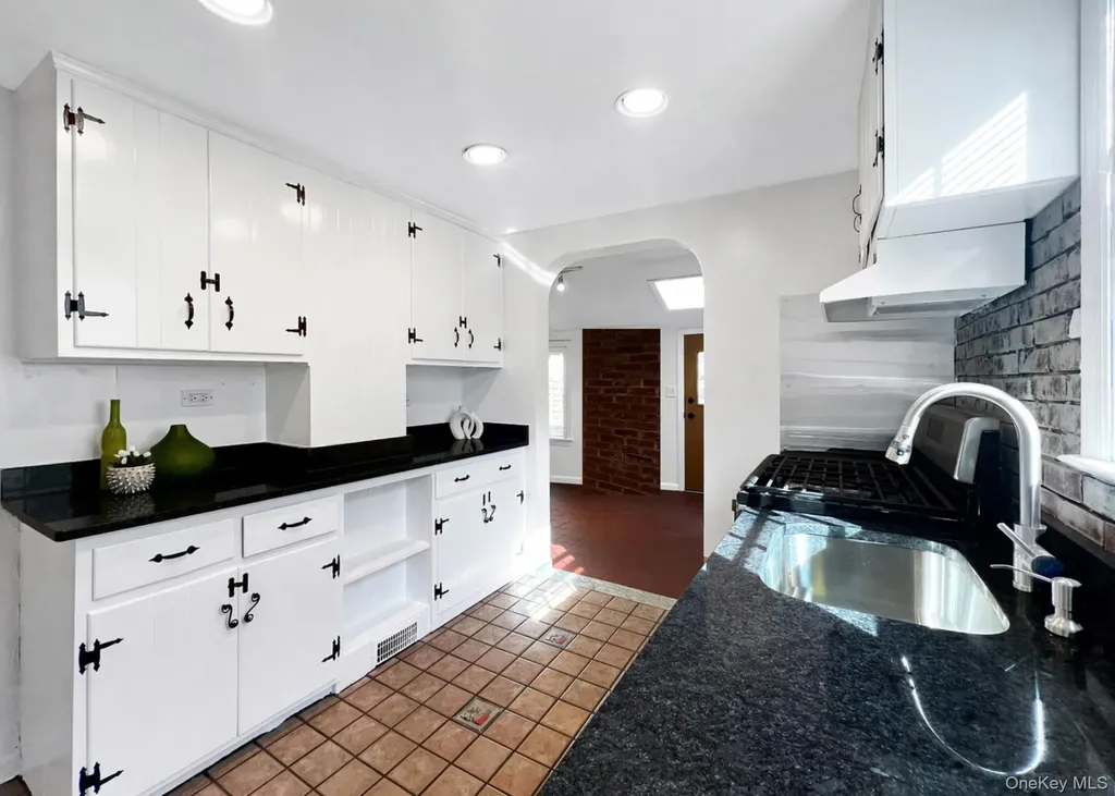 1311 Henry Avenue Mamaroneck NY 10543