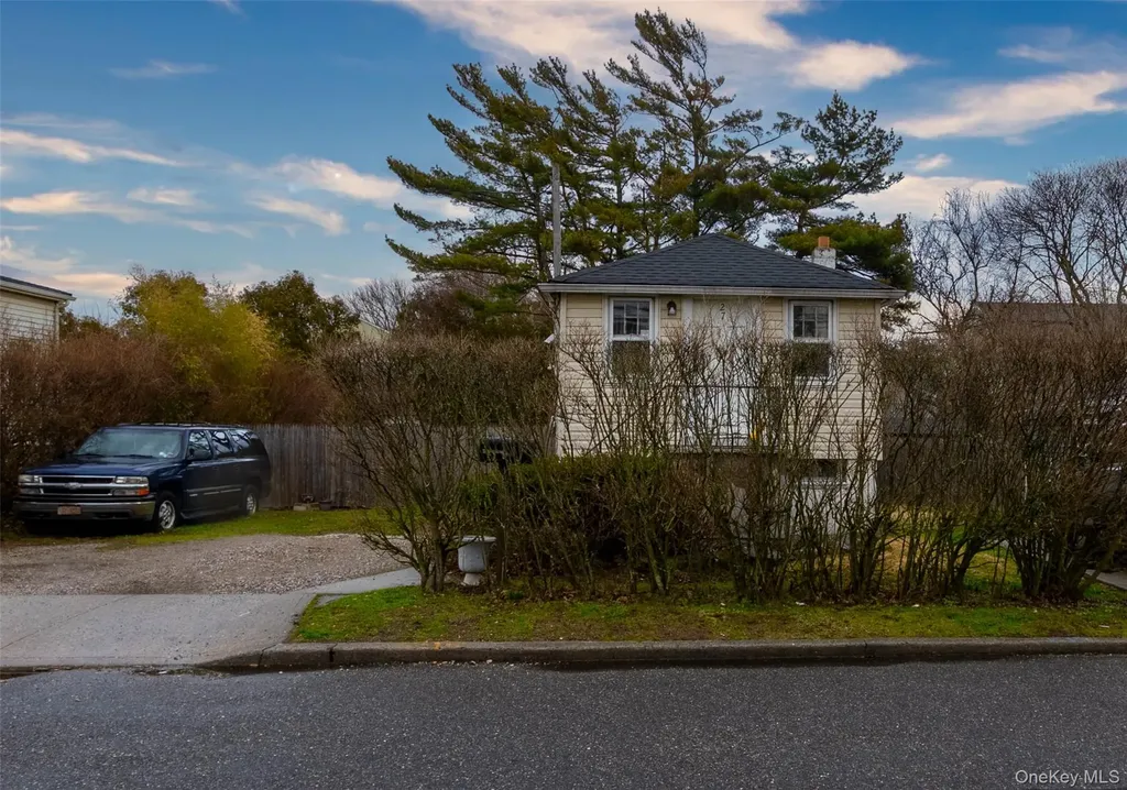 27 Pearsall Place Babylon NY 11702