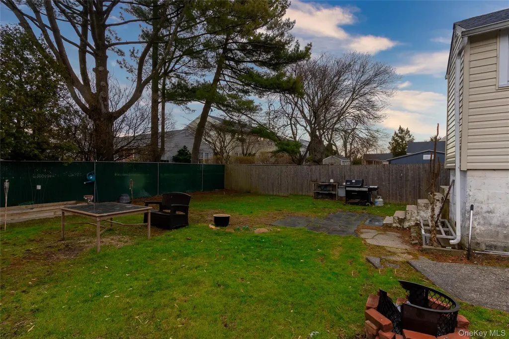 27 Pearsall Place Babylon NY 11702