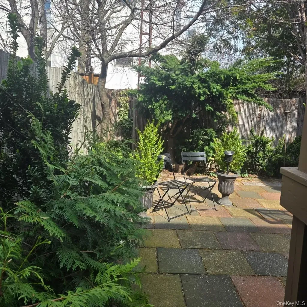 64-07 68th Street Ridgewood NY 11385