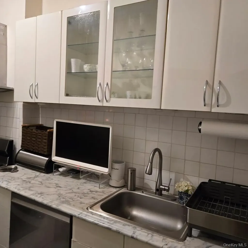 64-07 68th Street Ridgewood NY 11385