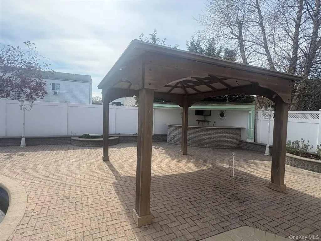 3780 Greentree Drive Oceanside NY 11572