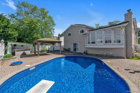 3780 Greentree Drive Oceanside NY 11572