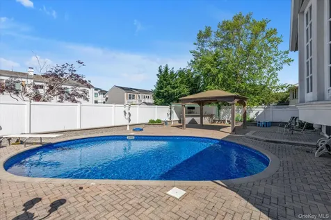 3780 Greentree Drive Oceanside NY 11572