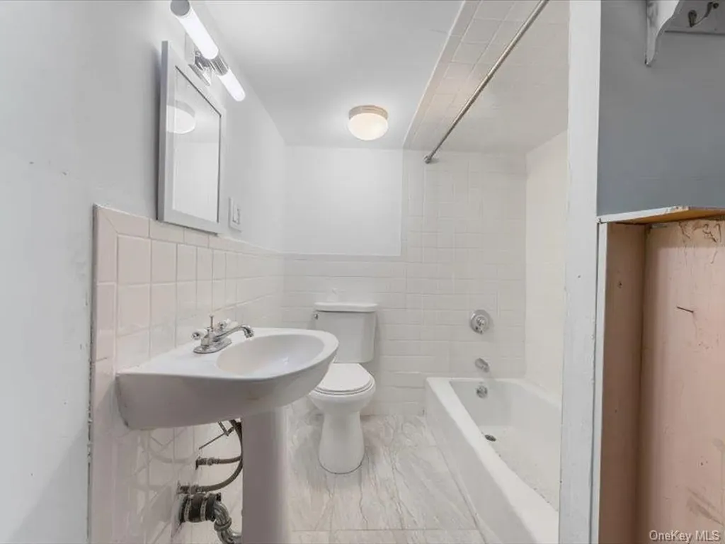 3229 Glennon Place Bronx NY 10465