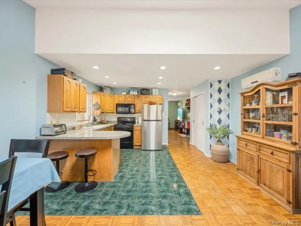 3229 Glennon Place Bronx NY 10465