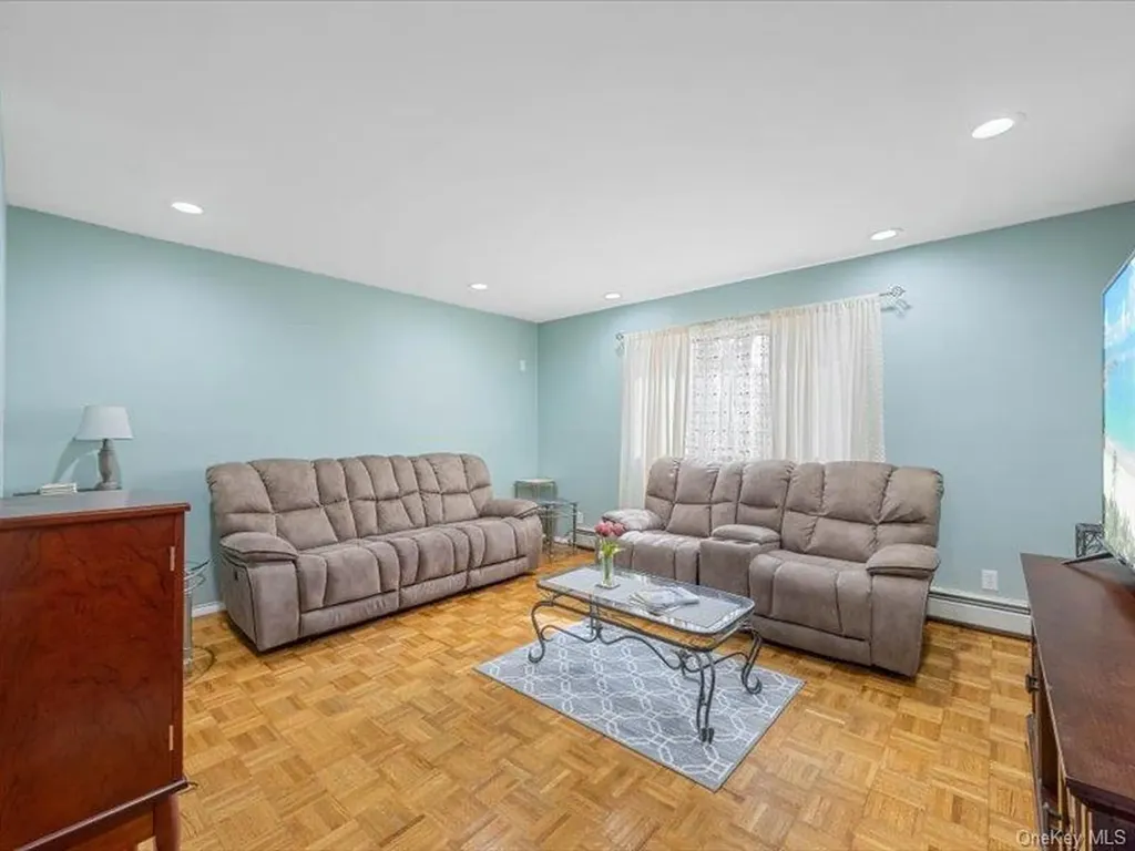 3229 Glennon Place Bronx NY 10465