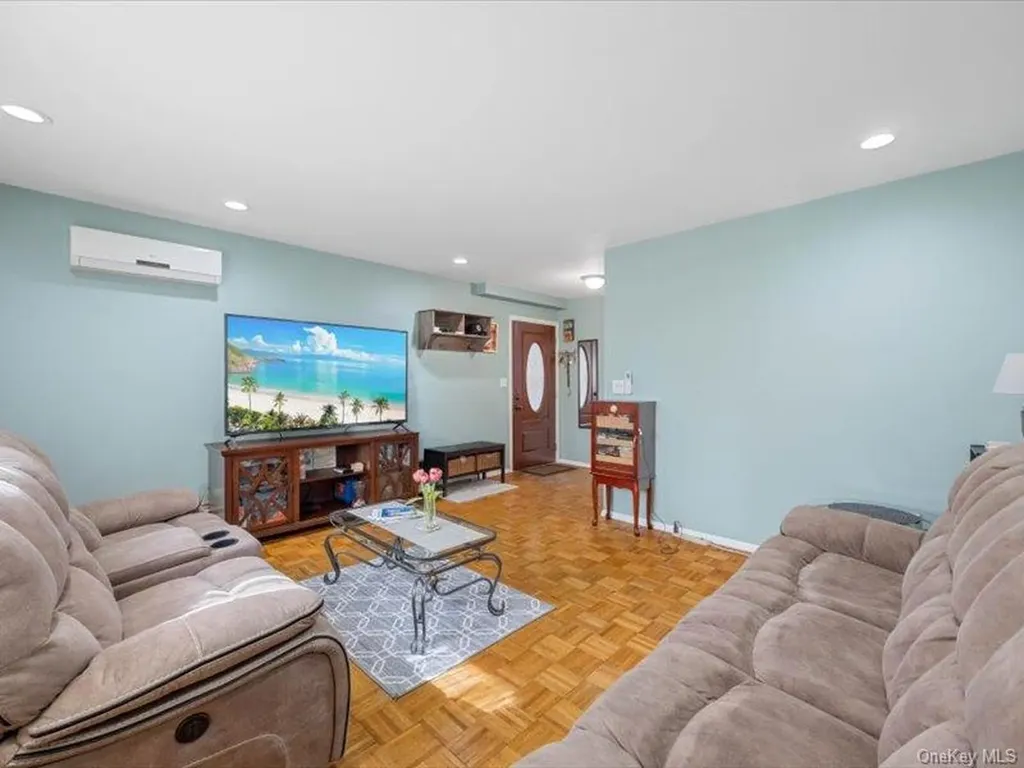 3229 Glennon Place Bronx NY 10465