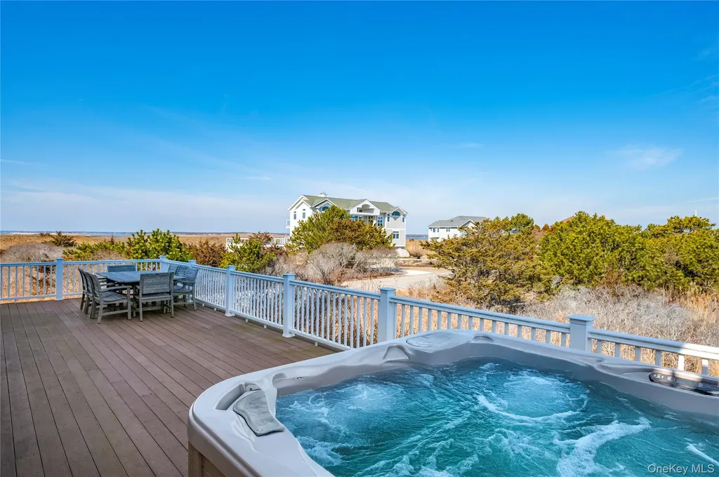 902 Dune Road Westhampton Dunes NY 11978