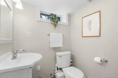 459 Den Road Stamford CT 06903