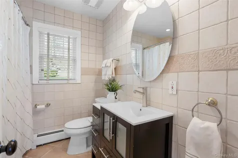 459 Den Road Stamford CT 06903