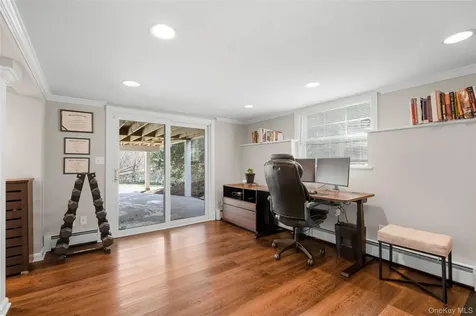 459 Den Road Stamford CT 06903