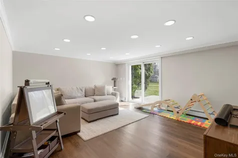 459 Den Road Stamford CT 06903