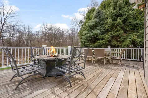 459 Den Road Stamford CT 06903