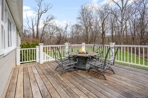 459 Den Road Stamford CT 06903