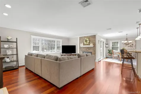 459 Den Road Stamford CT 06903