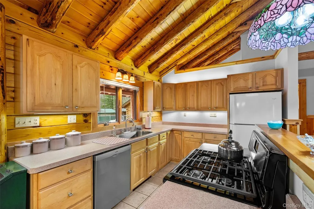 563 Peenpack Trail Sparrowbush NY 12780