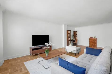 3 Washington Square Larchmont NY 10538