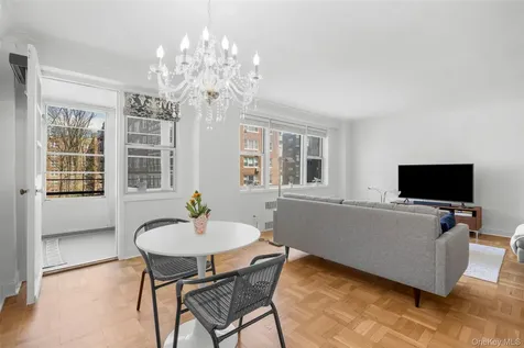 3 Washington Square Larchmont NY 10538
