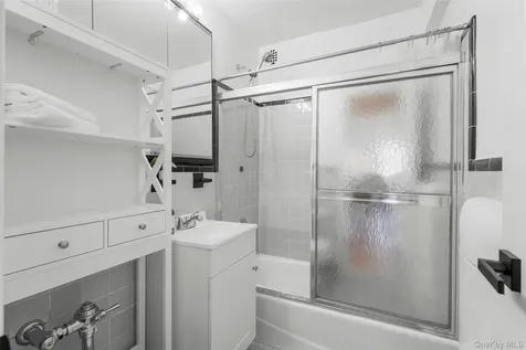 3 Washington Square Larchmont NY 10538