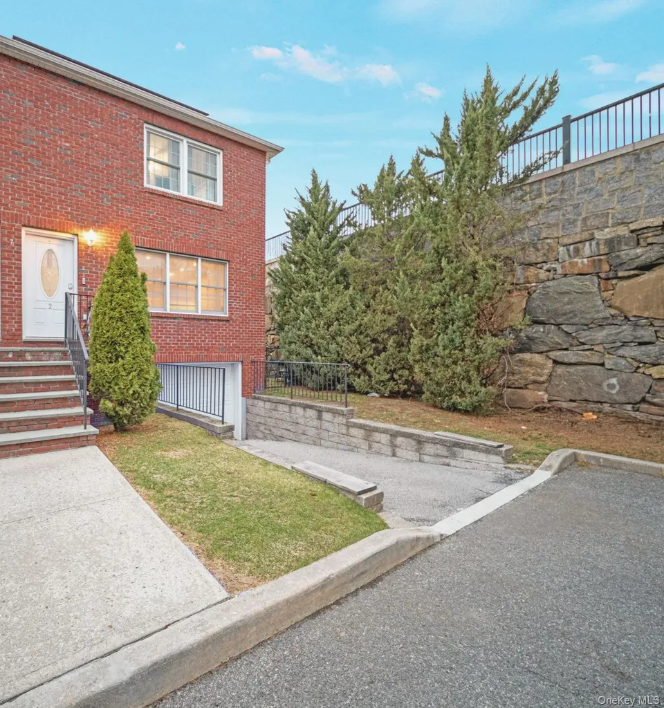 7-2 Wells Park Drive Yonkers NY 10705