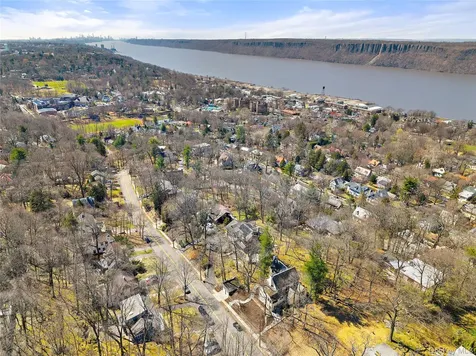 191 Villard Avenue Hastings-on-hudson NY 10706