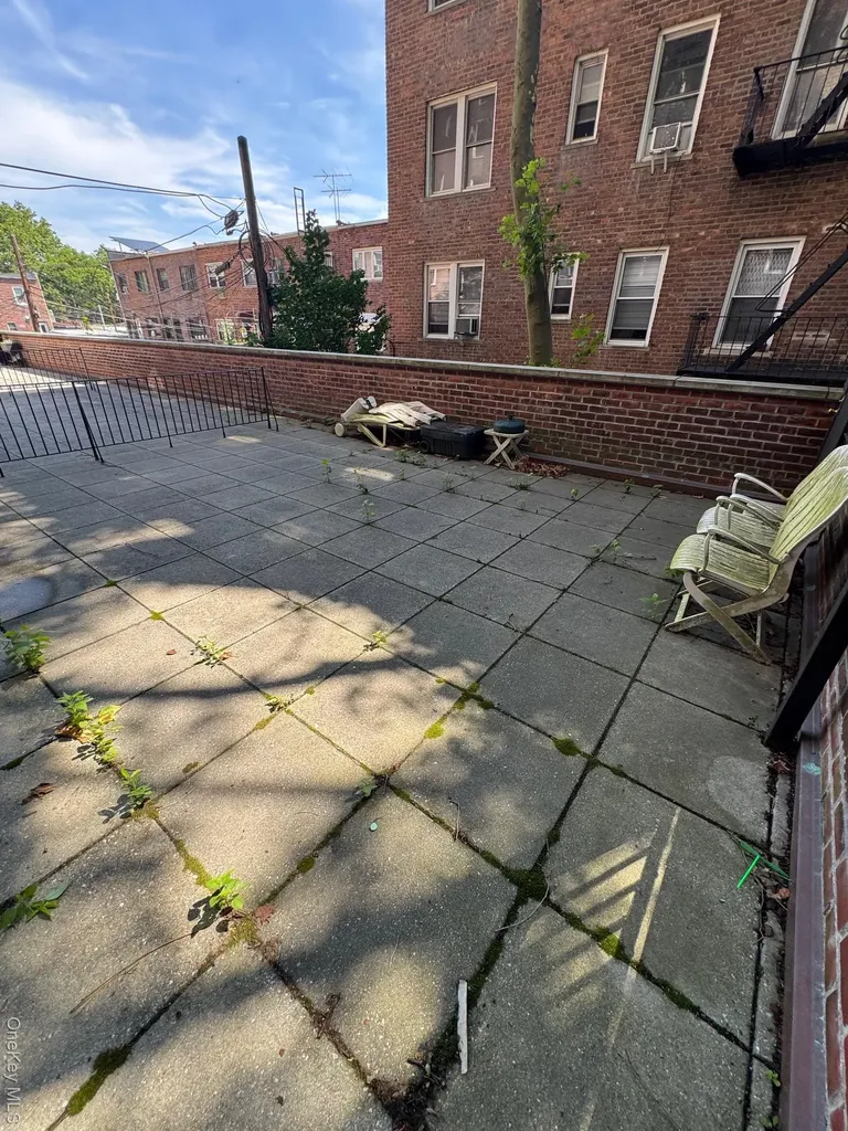 221 Mcdonald Brooklyn NY 11218