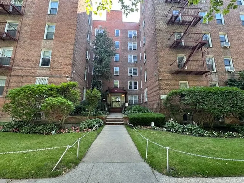 221 Mcdonald Brooklyn NY 11218