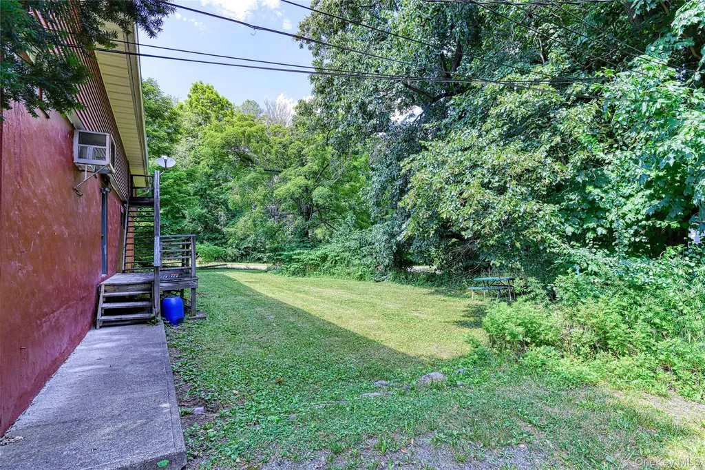 1614 Route 9w Milton NY 12542