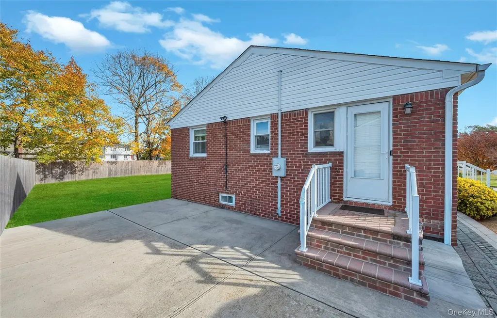 25 Flanders Place West Babylon NY 11704