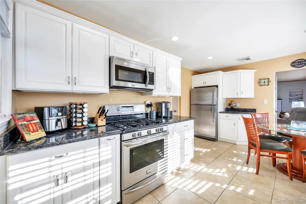 25 Flanders Place West Babylon NY 11704