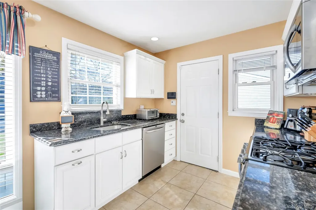 25 Flanders Place West Babylon NY 11704