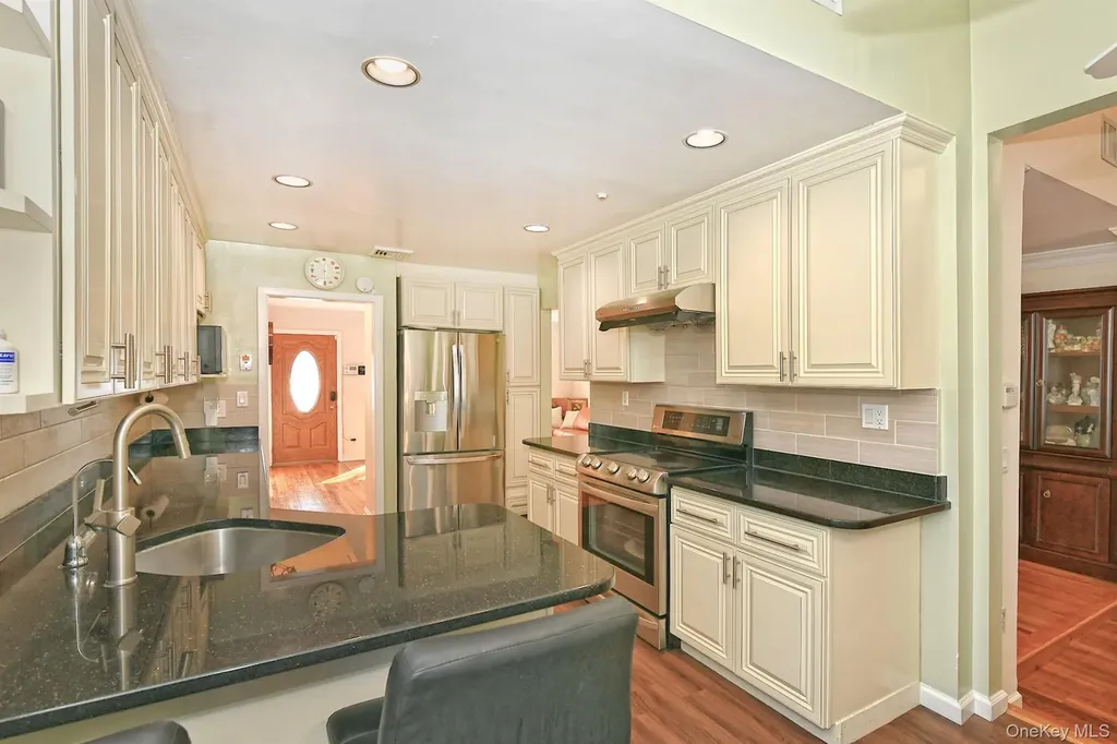 12 Oak Drive Plainview NY 11803