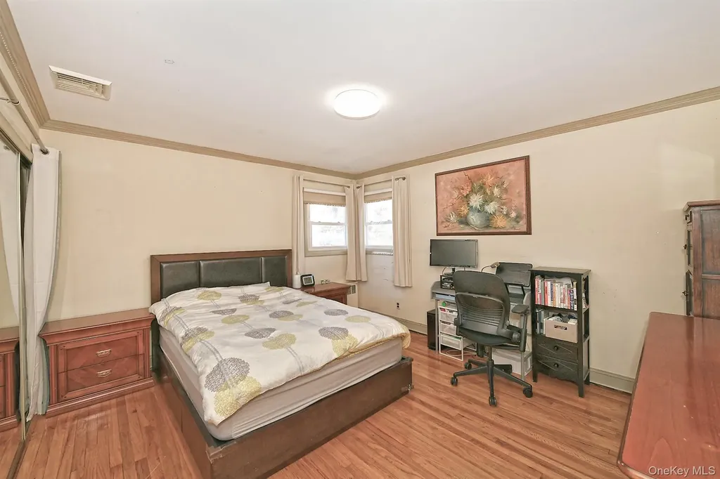 12 Oak Drive Plainview NY 11803