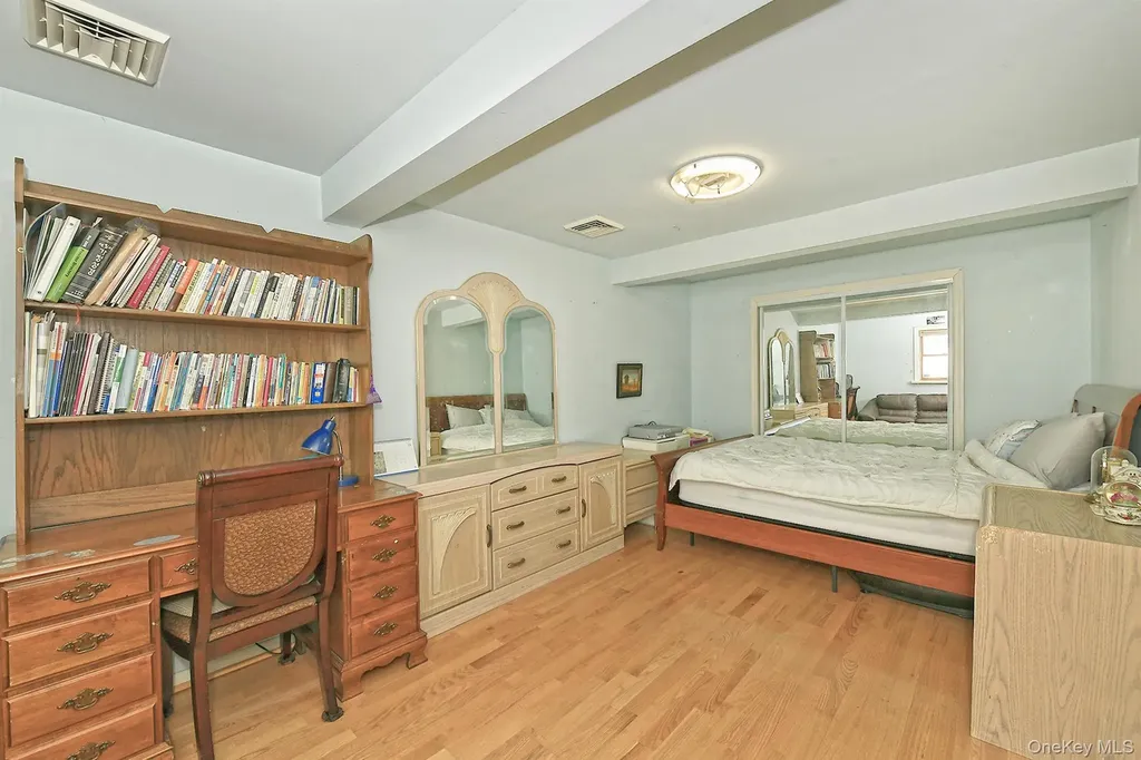12 Oak Drive Plainview NY 11803