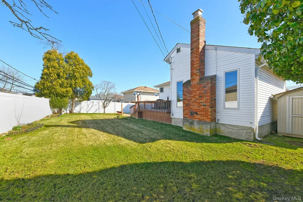 12 Oak Drive Plainview NY 11803
