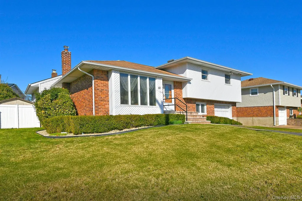 12 Oak Drive Plainview NY 11803
