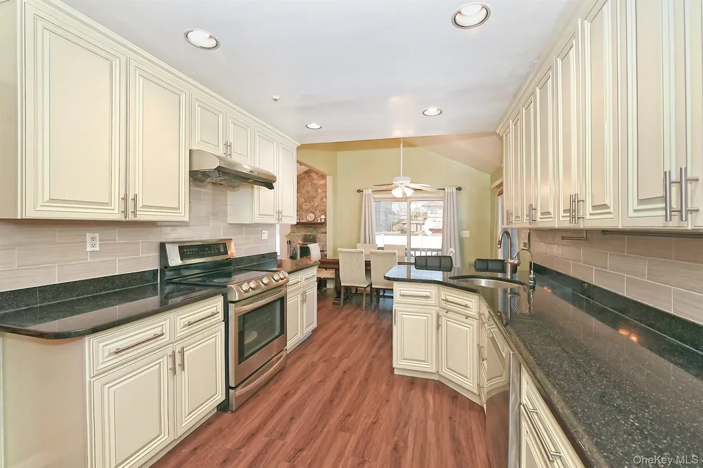 12 Oak Drive Plainview NY 11803