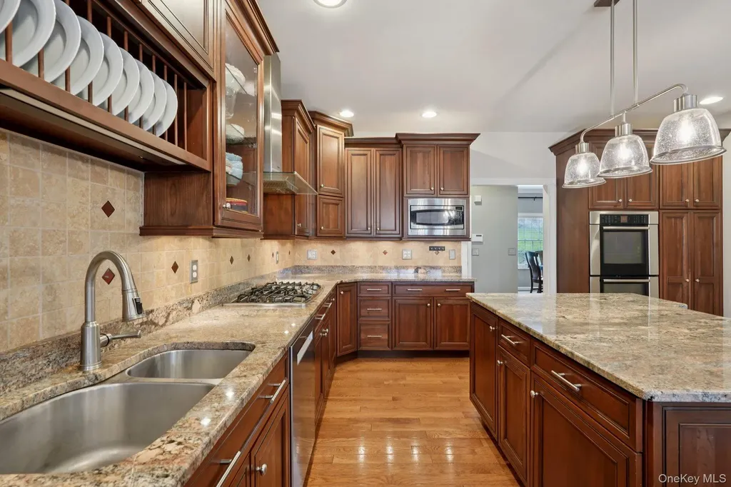 21 Old Quaker Hill Road Monroe NY 10950