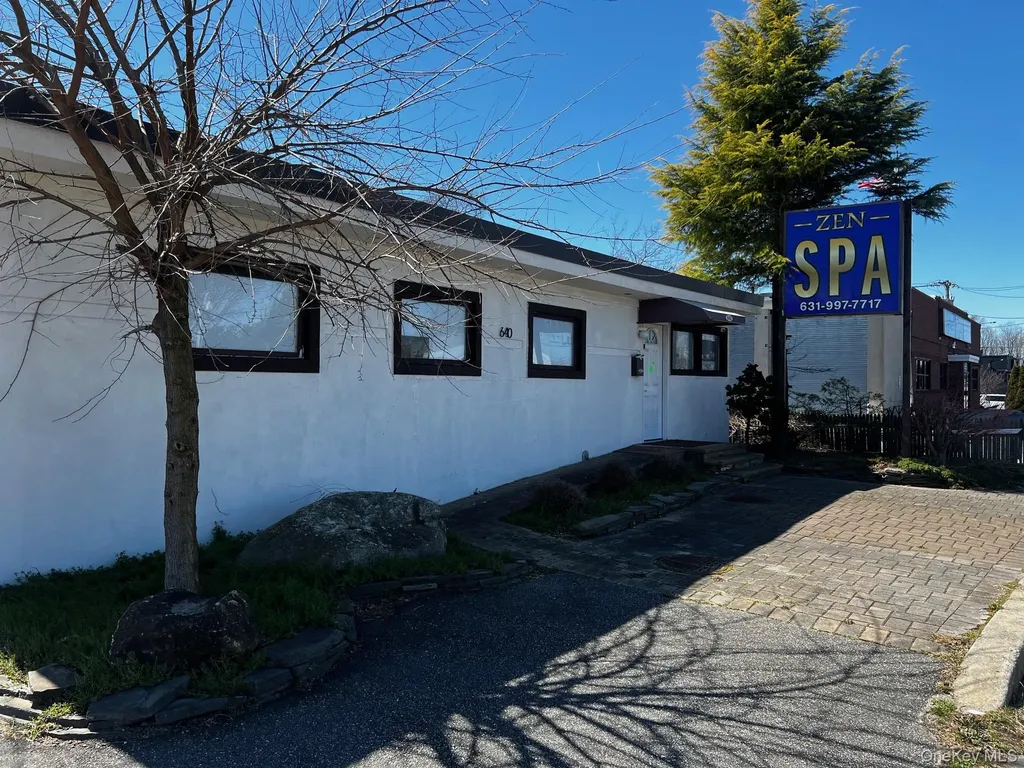 640 Sunrise West Babylon NY 11704