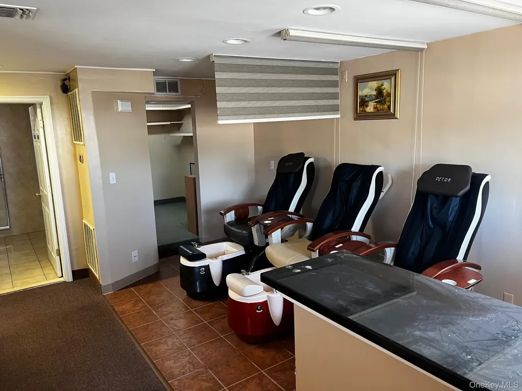 640 Sunrise West Babylon NY 11704