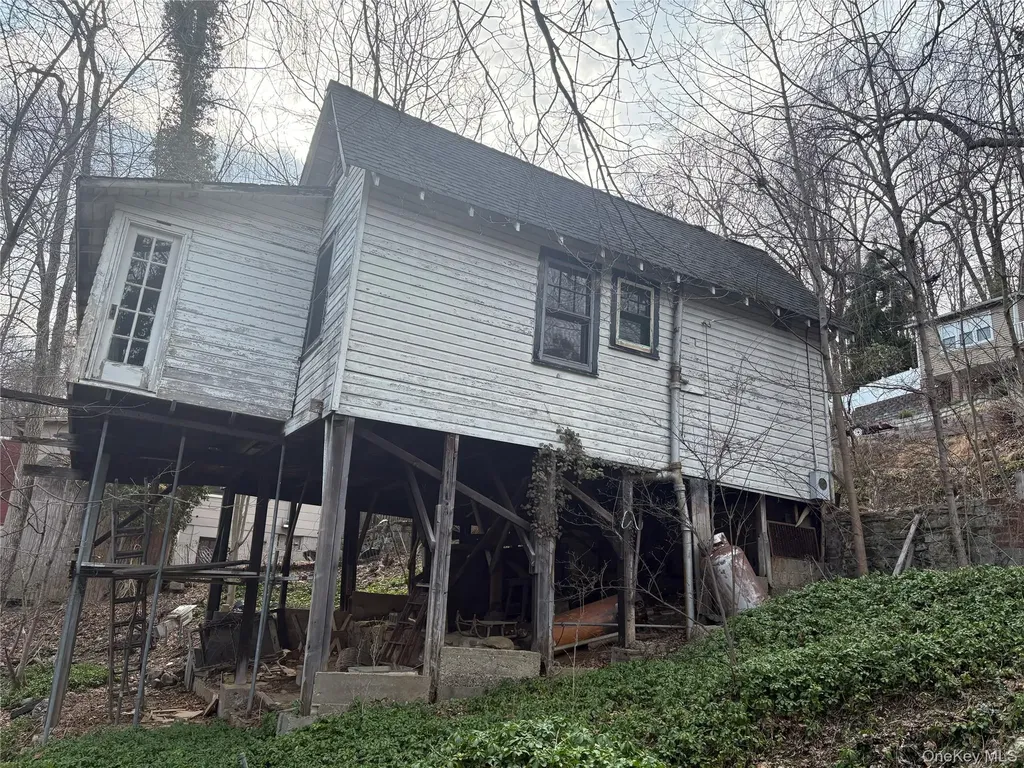 25 Harper Street Lake Peekskill NY 10537