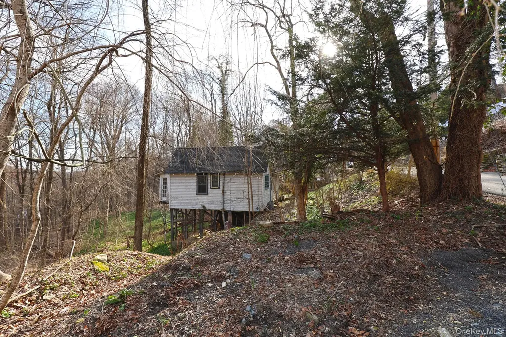 25 Harper Street Lake Peekskill NY 10537