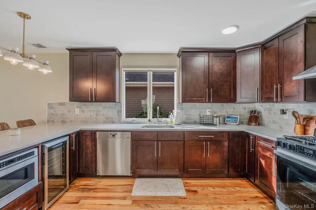 28 Vanderbilt Avenue Babylon NY 11702
