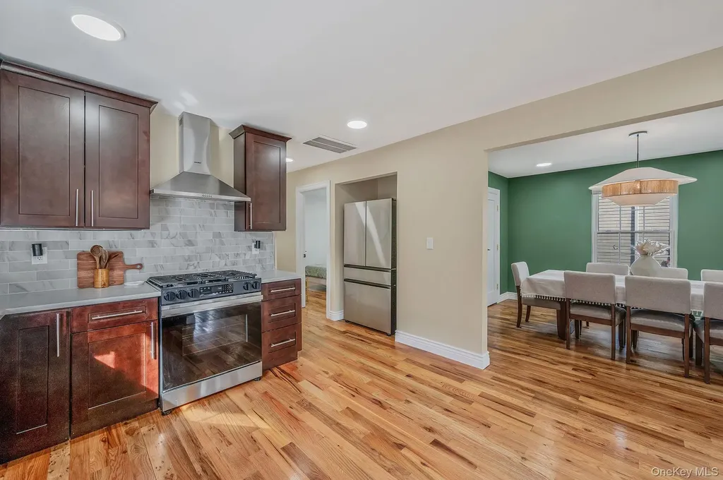 28 Vanderbilt Avenue Babylon NY 11702