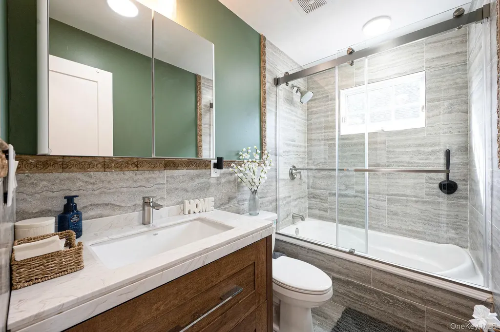 28 Vanderbilt Avenue Babylon NY 11702