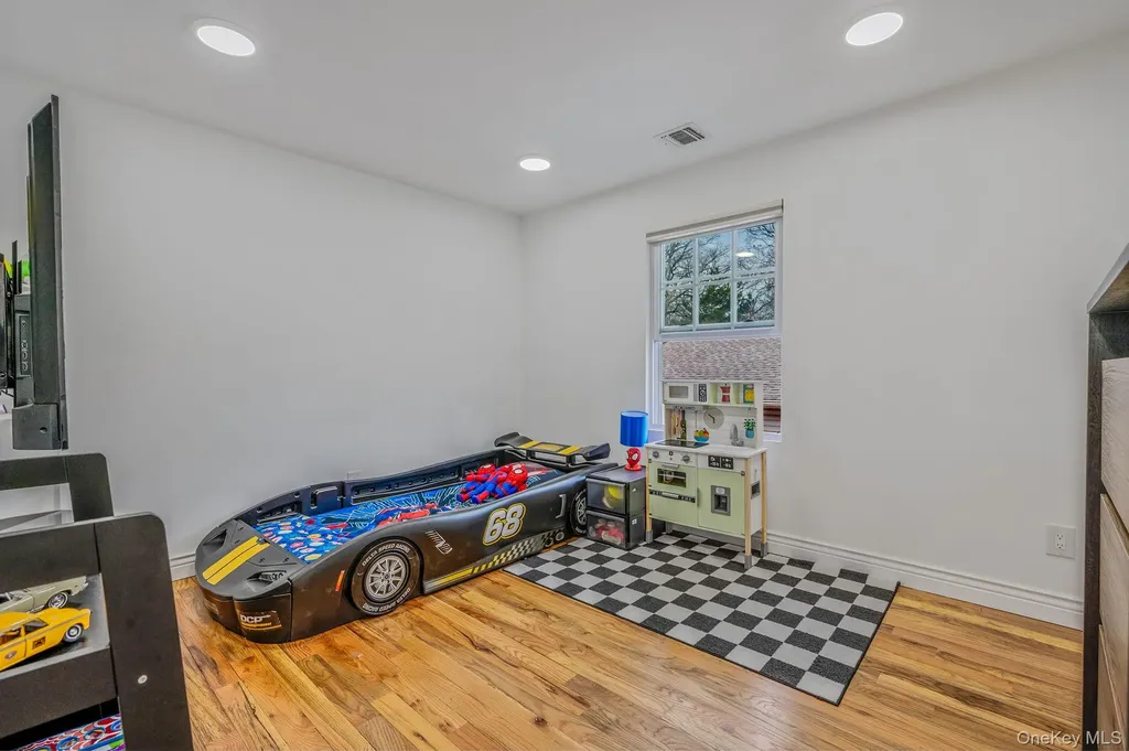 28 Vanderbilt Avenue Babylon NY 11702
