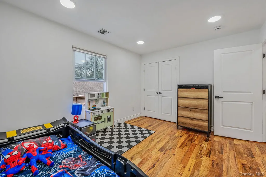 28 Vanderbilt Avenue Babylon NY 11702