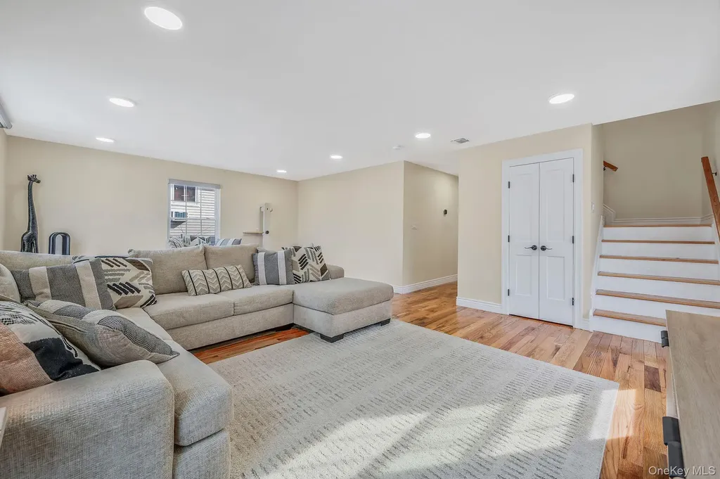 28 Vanderbilt Avenue Babylon NY 11702